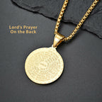 Collar con Placa Redonda de Manos Orando