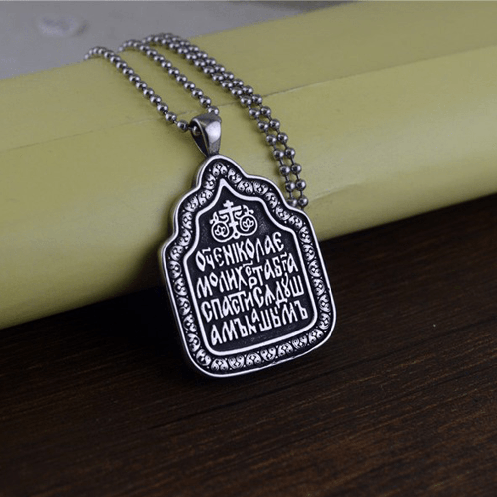 Collar de Titanio con Dije de Bendición del Padre