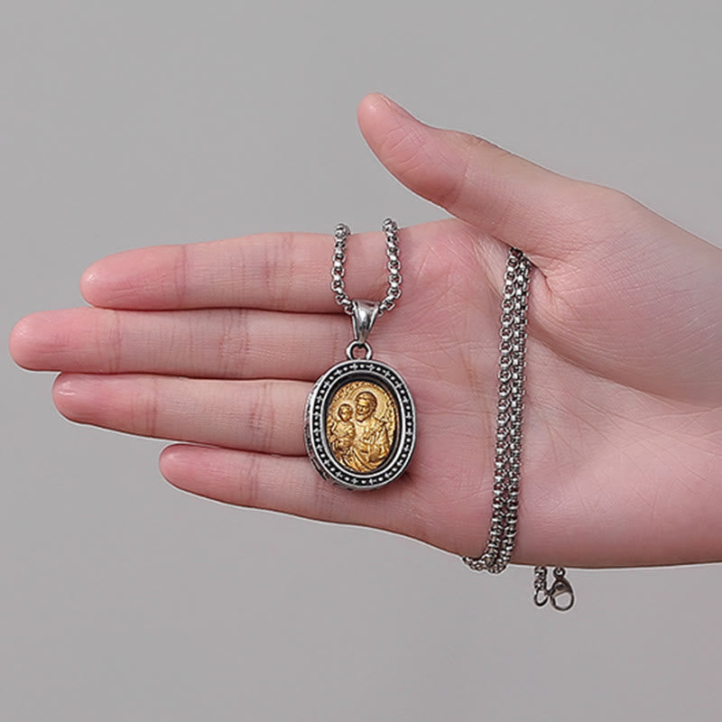 Collar de Titanio con Dije de Medalla Dorada de Cristo