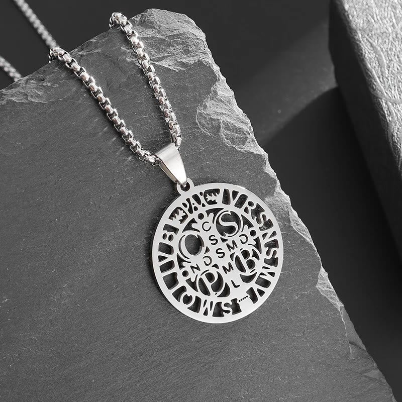 Collar con Dije Calado del Símbolo de San Benito