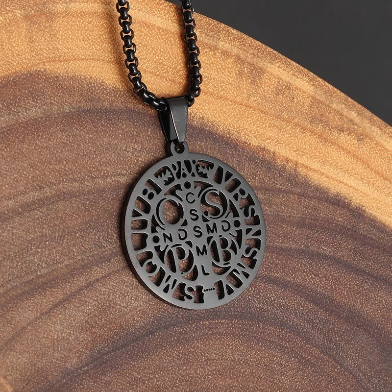Collar con Dije Calado del Símbolo de San Benito