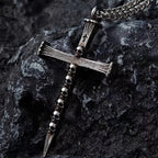 Collar con Dije de Cruz de Clavo y Calavera en Acero de Titanio