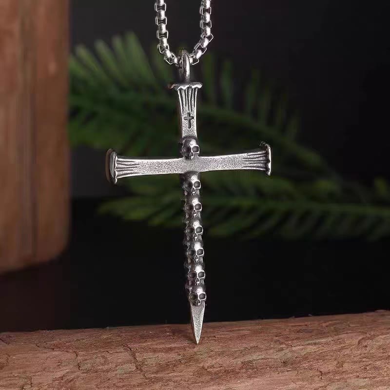 Collar con Dije de Cruz de Clavo y Calavera en Acero de Titanio