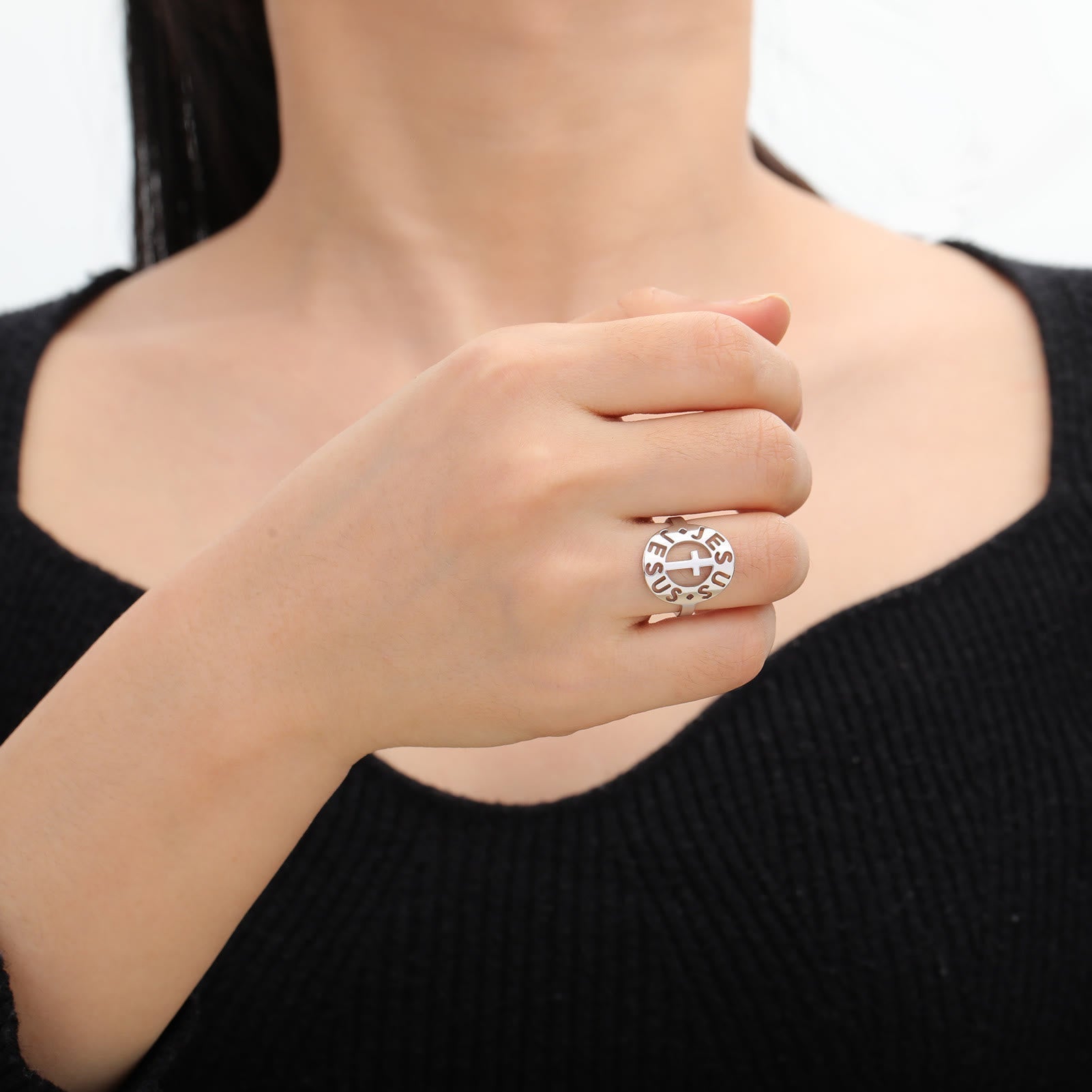 Anillo Amuleto de Acero Inoxidable con Cruz y "JESÚS"