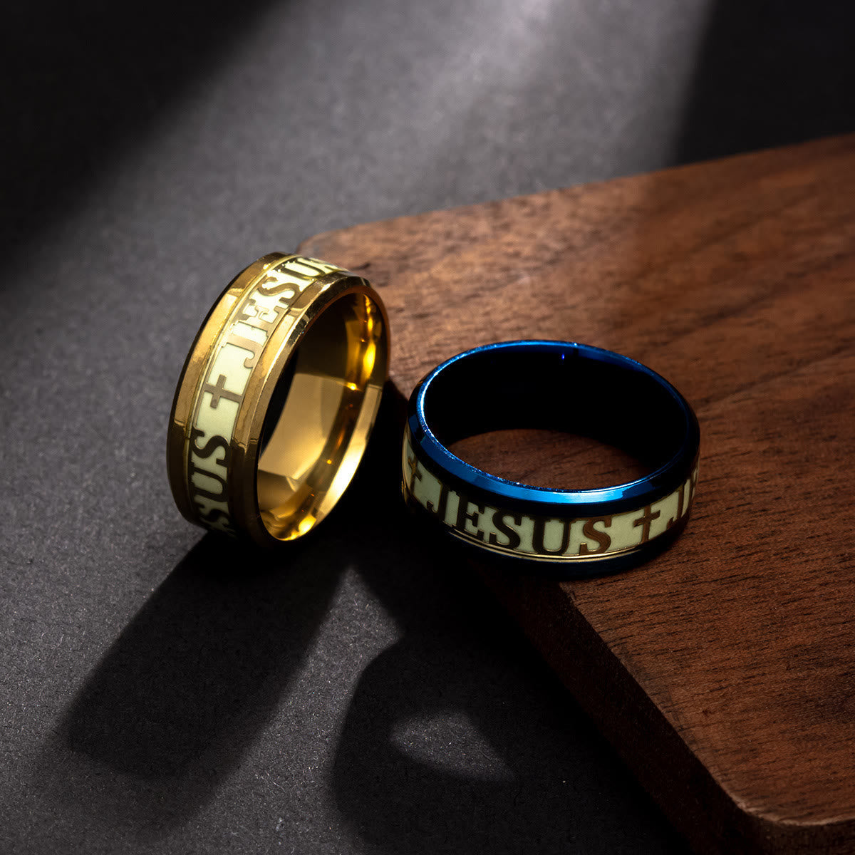 Anillo de Acero Inoxidable con "JESÚS" Luminoso