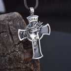 Collar de Joyería con Cruz de Jesús