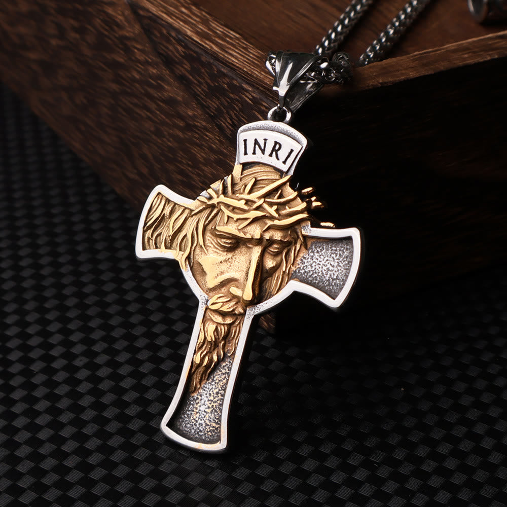Collar de Joyería con Cruz de Jesús