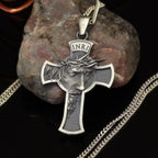 Collar de Joyería con Cruz de Jesús