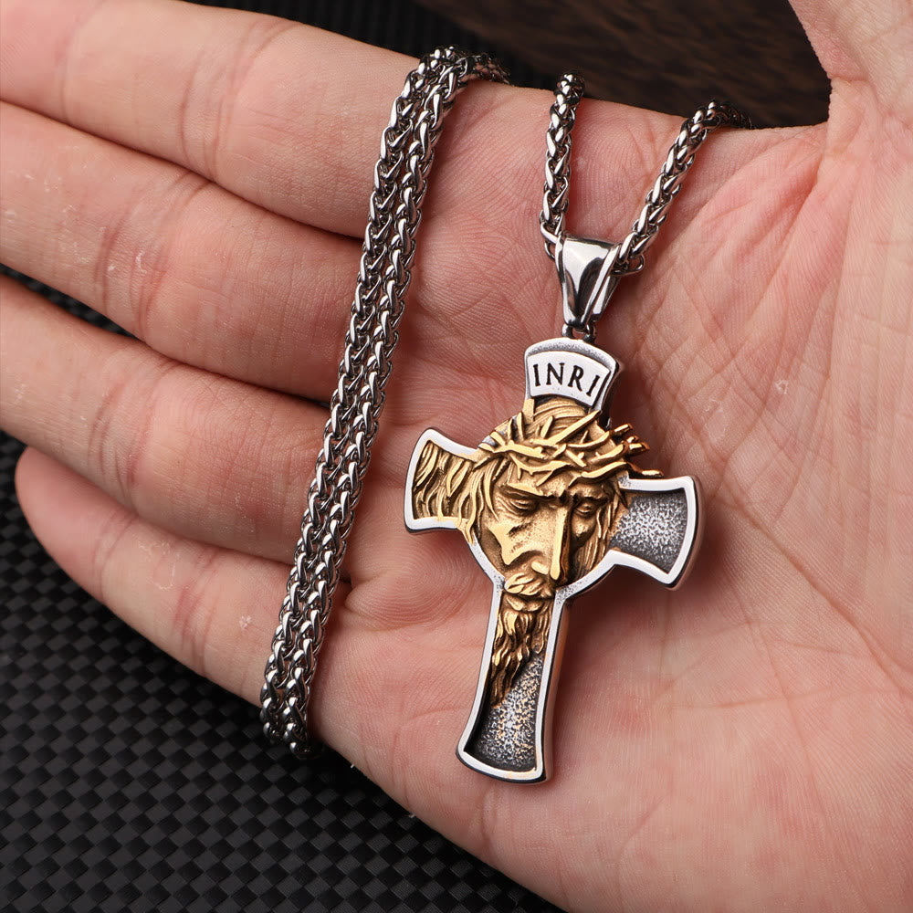 Collar de Joyería con Cruz de Jesús