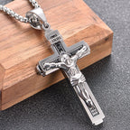 Collar de Titanio con Crucifijo de Jesús Artesanal
