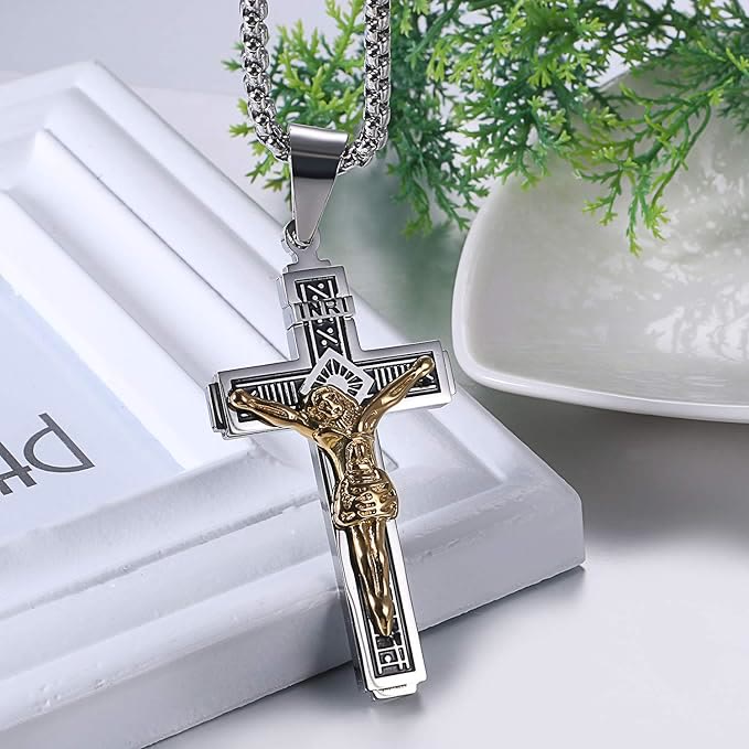Collar de Titanio con Crucifijo de Jesús Artesanal