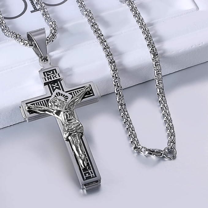 Collar de Titanio con Crucifijo de Jesús Artesanal