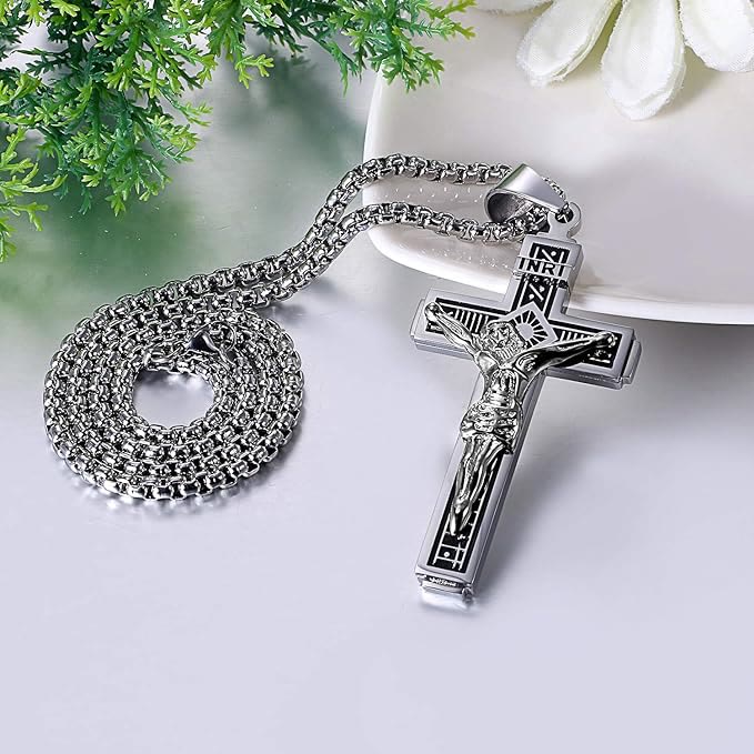 Collar de Titanio con Crucifijo de Jesús Artesanal