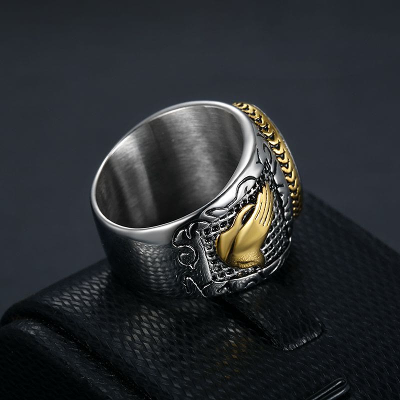 Anillo Religioso de Titanio con Cruz "Mano de Dios" Estilo Retro