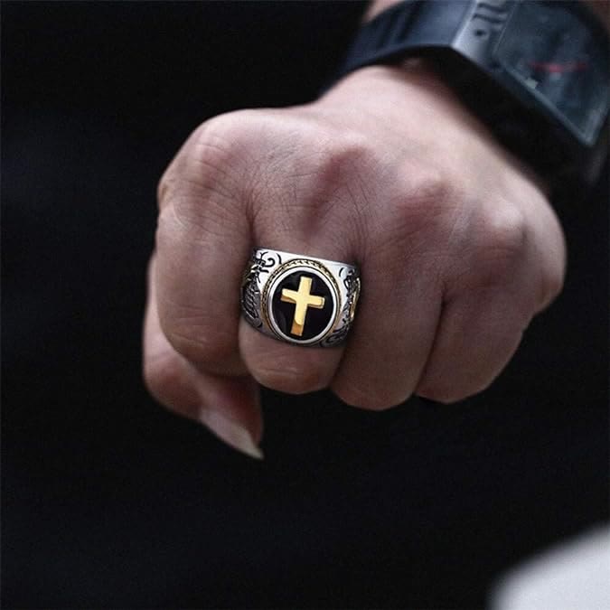 Anillo Religioso de Titanio con Cruz "Mano de Dios" Estilo Retro