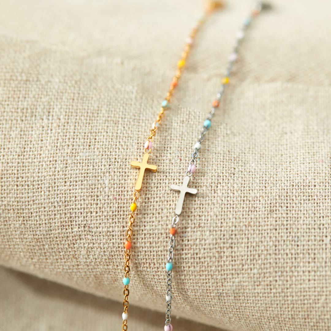 Pulsera Delicada de Cruz Minimalista