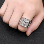 Anillo Religioso Crucifijo de Jesús con Circonita