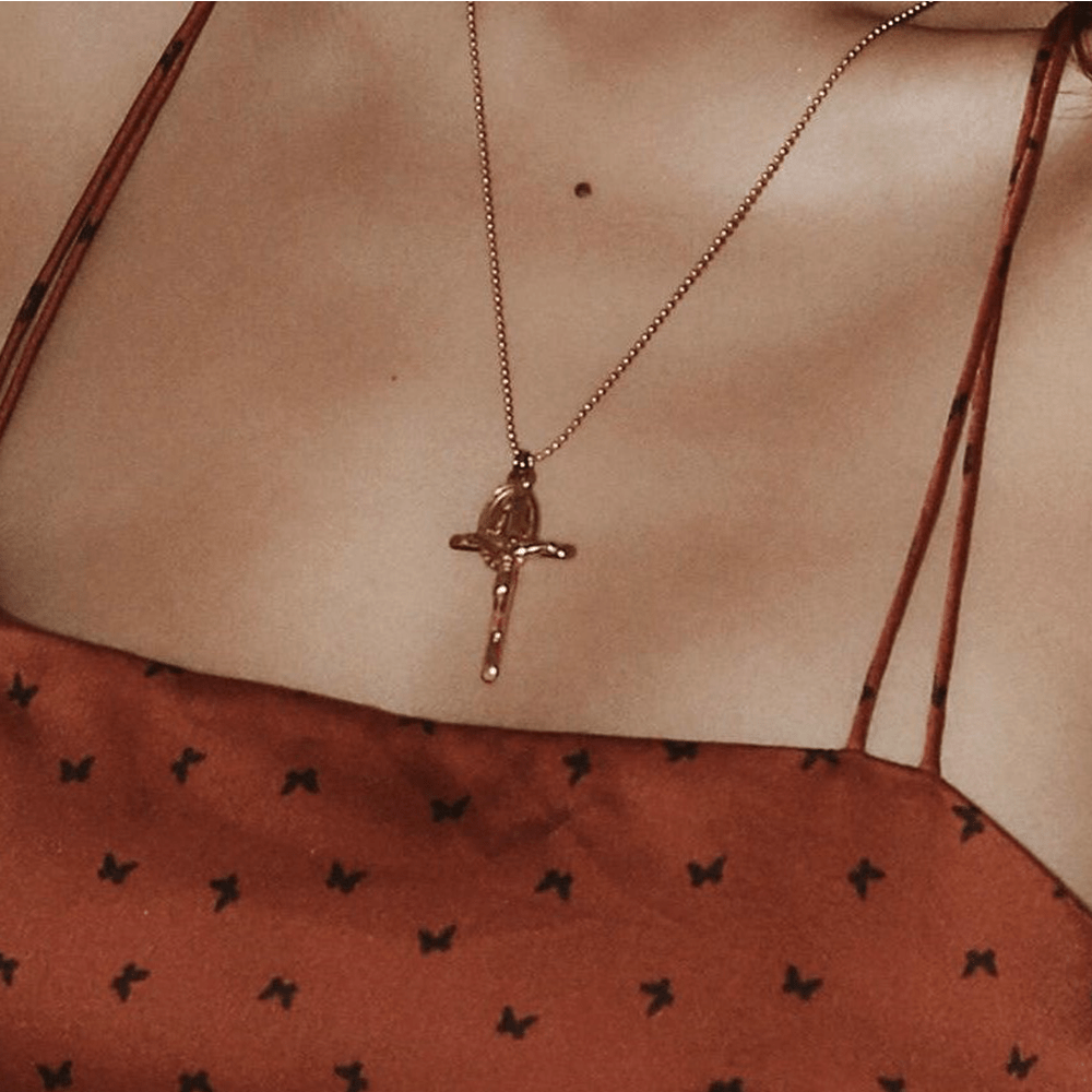 Collar de Titanio con Medallón de la Virgen María y Crucifijo