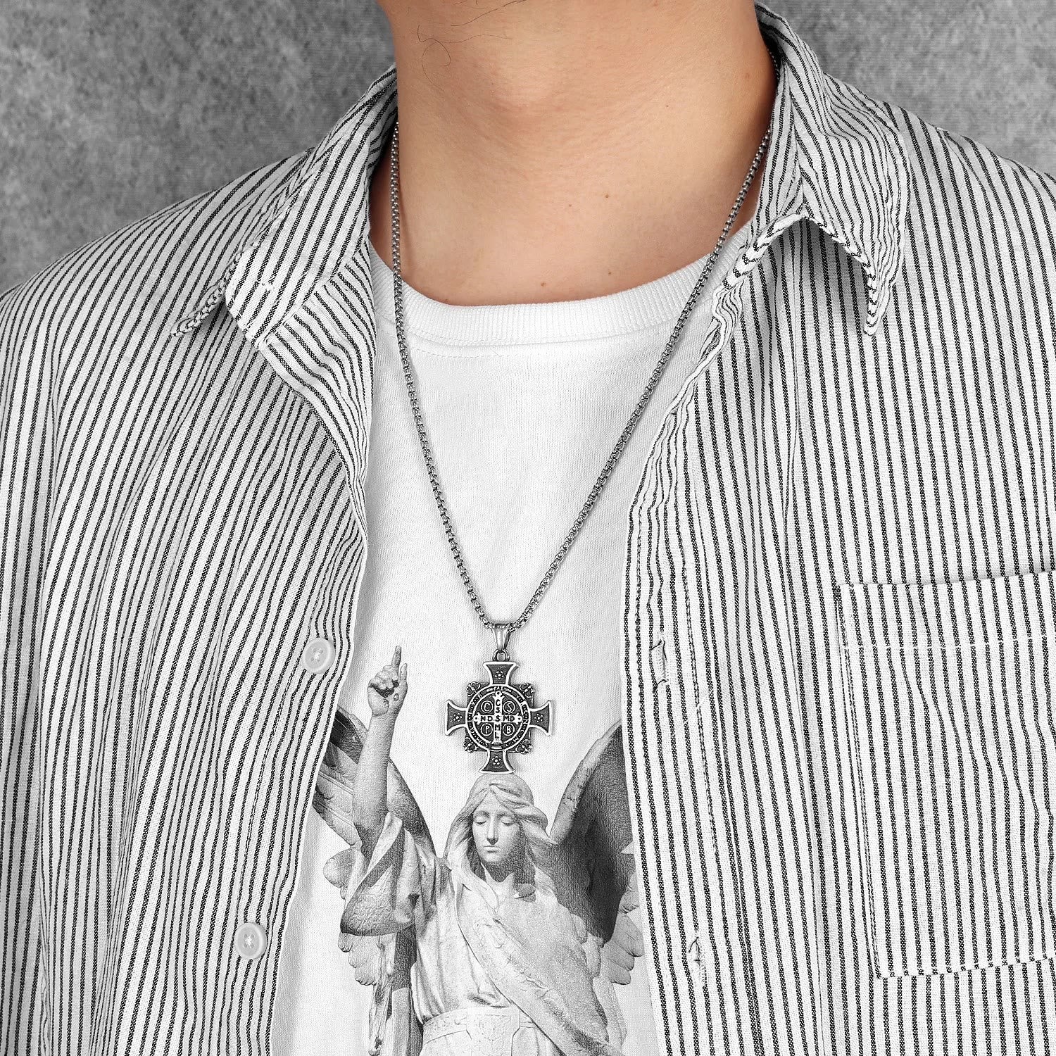 Collar con Dije de Cruz con Medalla de Protección de San Benito