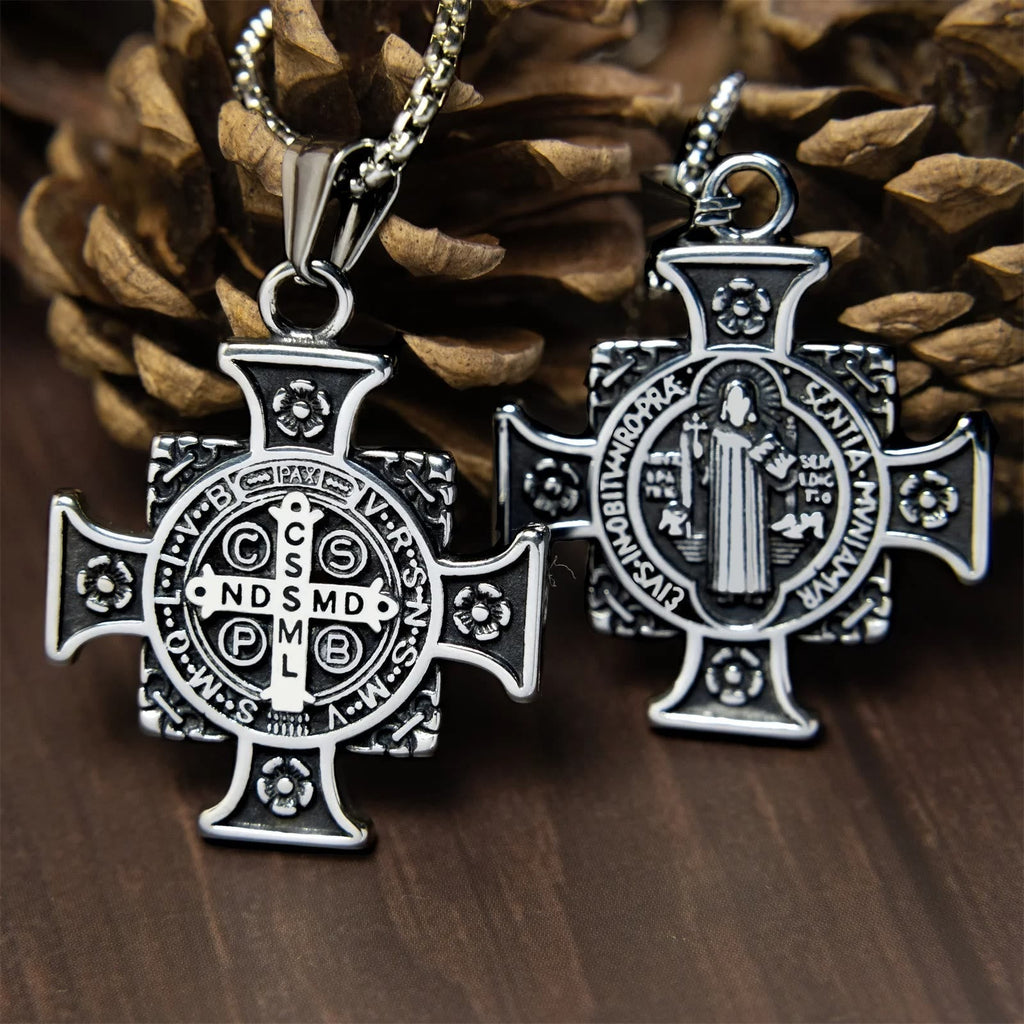 Collar con Dije de Cruz con Medalla de Protección de San Benito