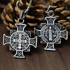 Collar con Dije de Cruz con Medalla de Protección de San Benito