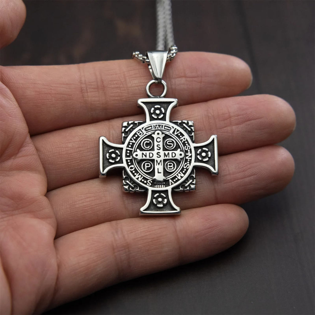 Collar con Dije de Cruz con Medalla de Protección de San Benito