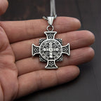Collar con Dije de Cruz con Medalla de Protección de San Benito