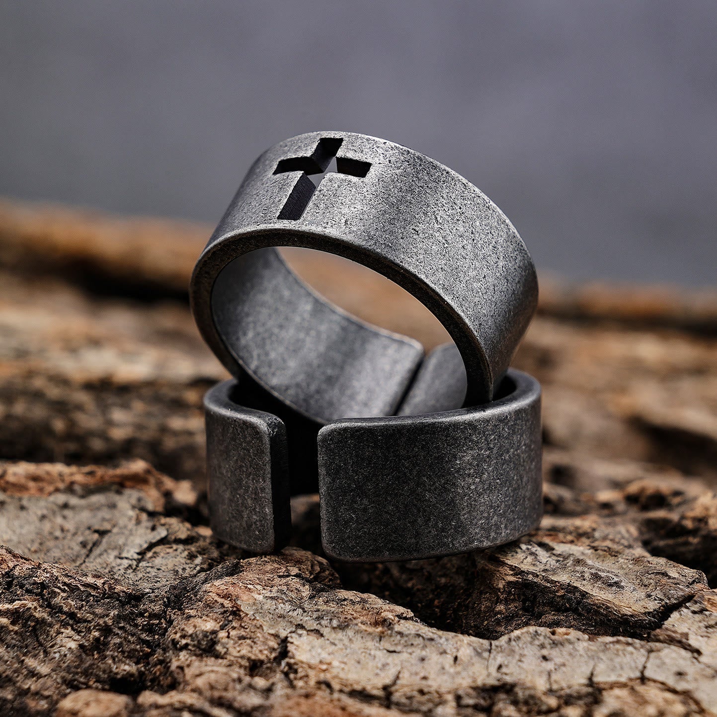 Anillo de Cruz Punk Antiguo en Acero Inoxidable
