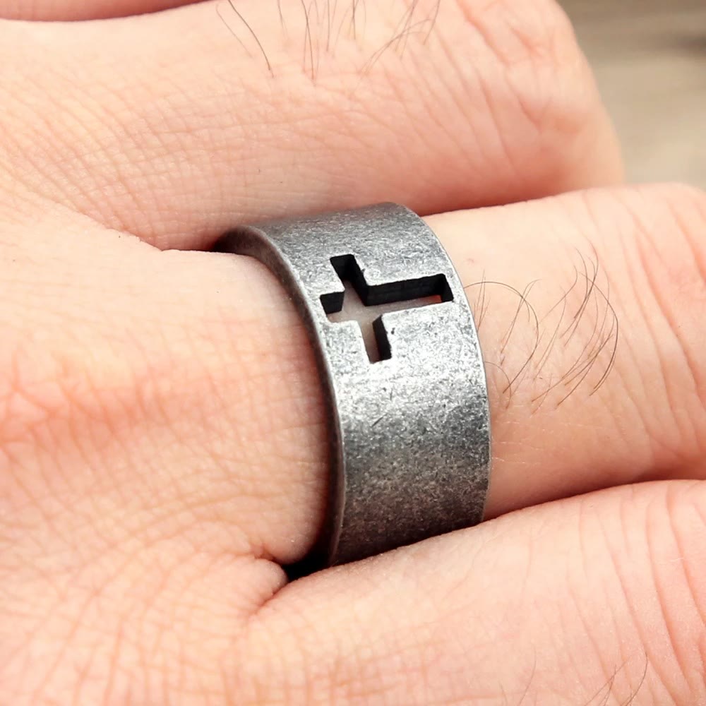 Anillo de Cruz Punk Antiguo en Acero Inoxidable