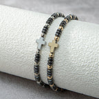 Pulsera Apilable de Hematita con Cuentas y 2 Cruces Decorativas