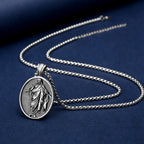 Collar de Bendición con Dije de Medallón de Jesús