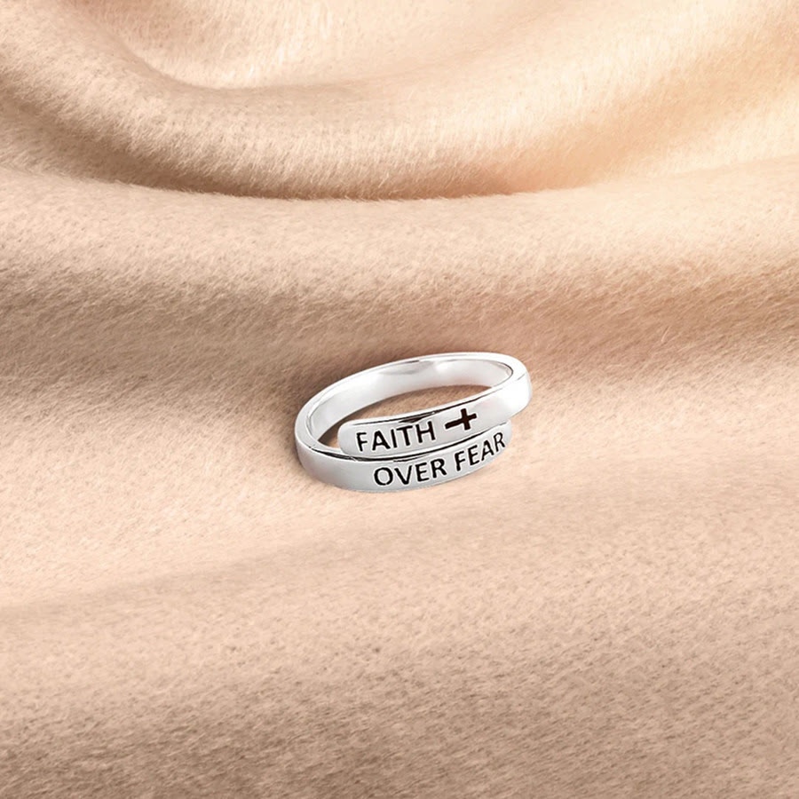 Fe Sobre el Miedo: Anillo Bíblico Minimalista de Cristo