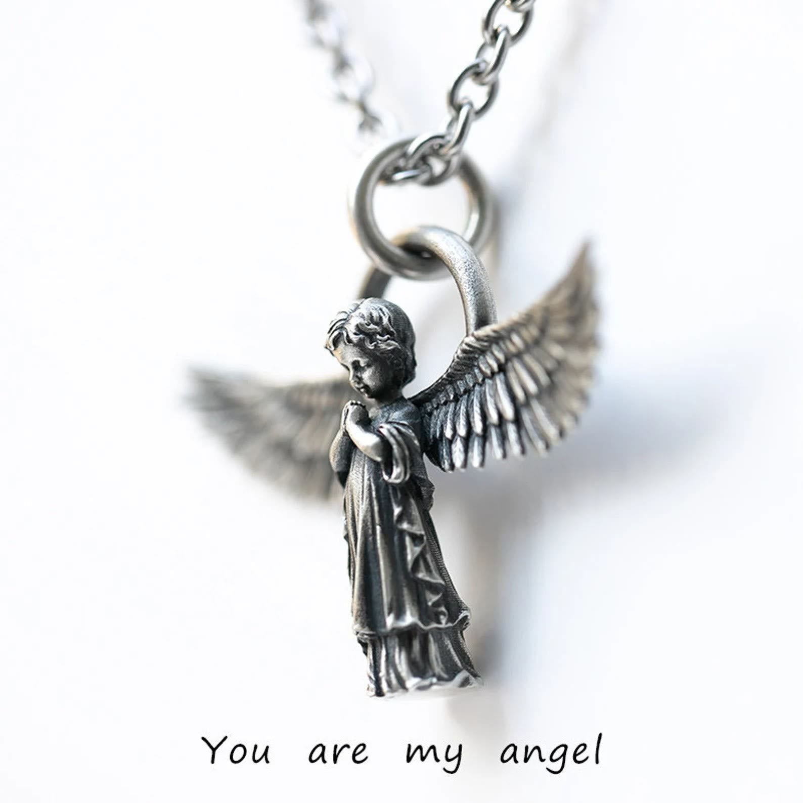 Collar de Protección del Ángel Orante con Alas Extendidas