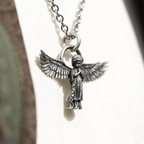 Collar de Protección del Ángel Orante con Alas Extendidas