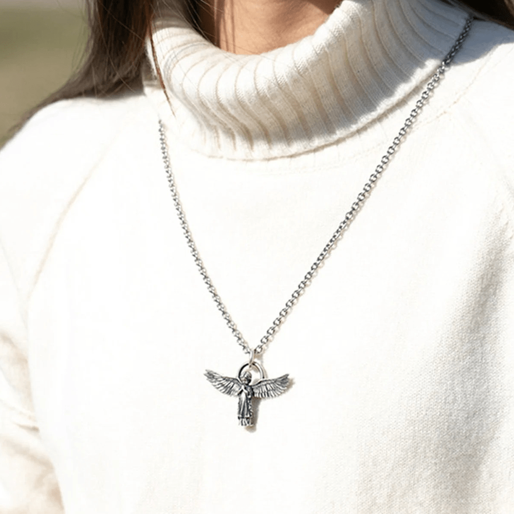 Collar de Protección del Ángel Orante con Alas Extendidas
