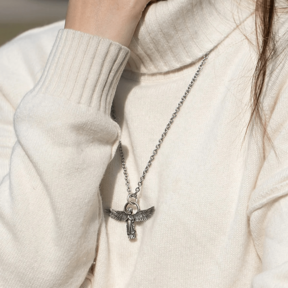 Collar de Protección del Ángel Orante con Alas Extendidas