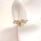 Anillo de Manos Orando en Oro y Plata