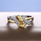 Anillo de Manos Orando en Oro y Plata