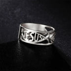 Anillo Religioso de Titanio con Esqueleto del Pez de Jesús