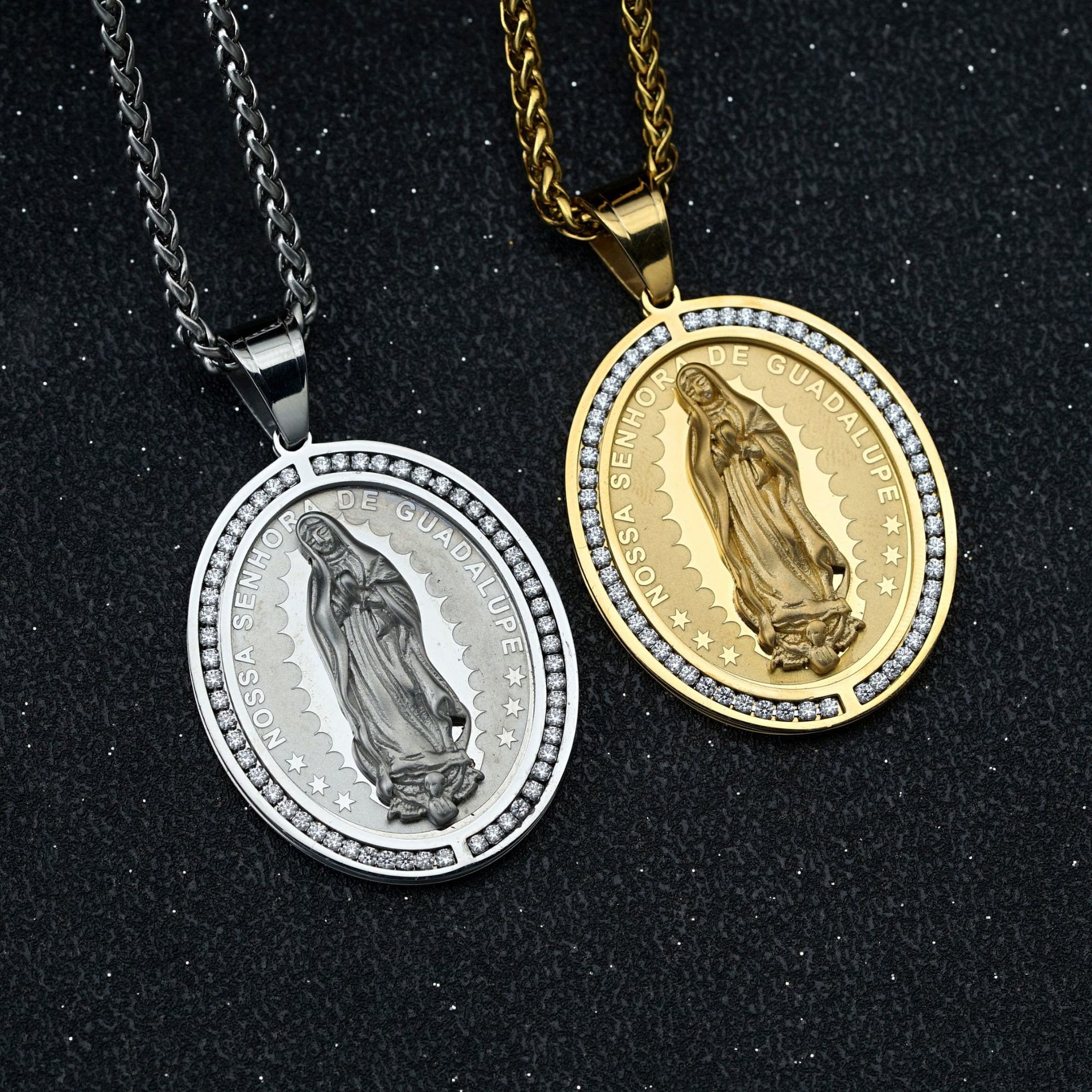 Collar Religioso con Dije de la Virgen María en Acero Inoxidable