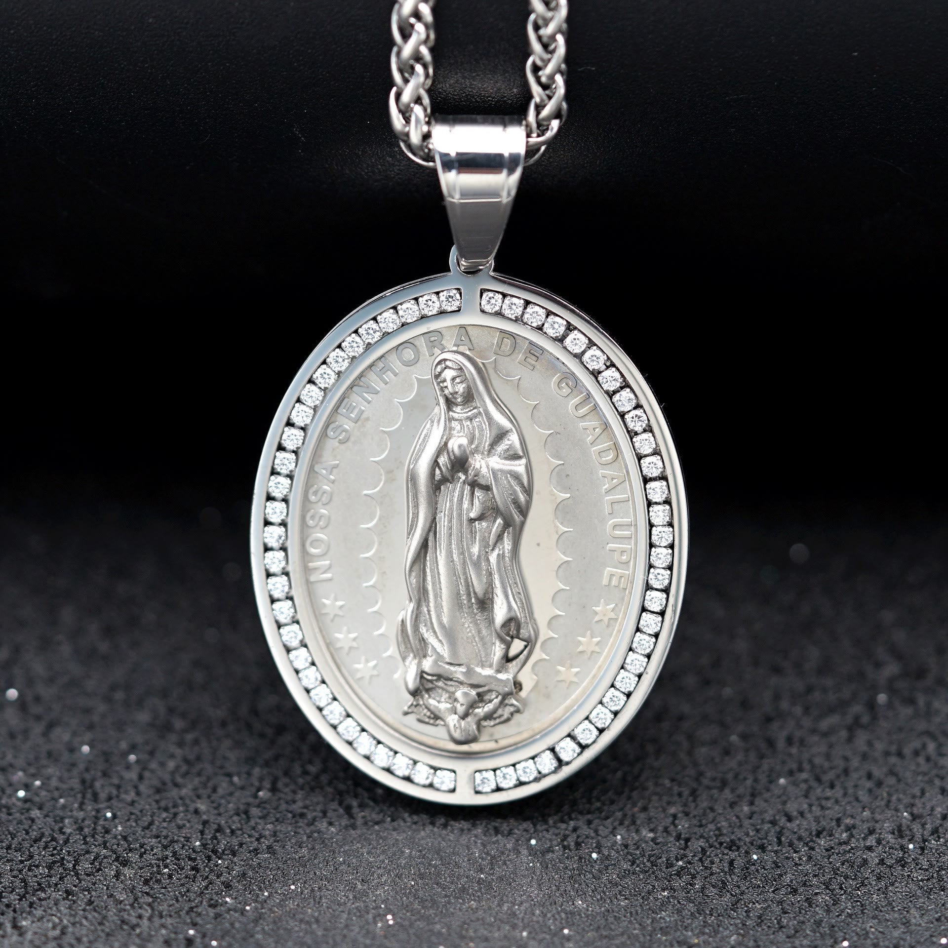 Collar Religioso con Dije de la Virgen María en Acero Inoxidable