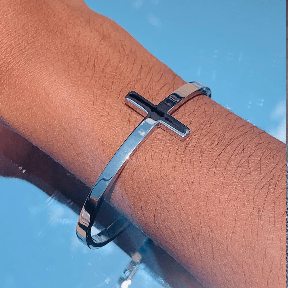 Brazalete Religioso de Plata con Cruz