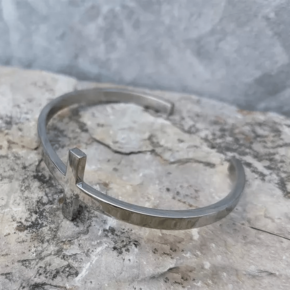 Brazalete Religioso de Plata con Cruz