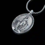 Collar de Joyería Religiosa con Dije de María en Plata Artesanal