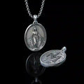 Collar de Joyería Religiosa con Dije de María en Plata Artesanal