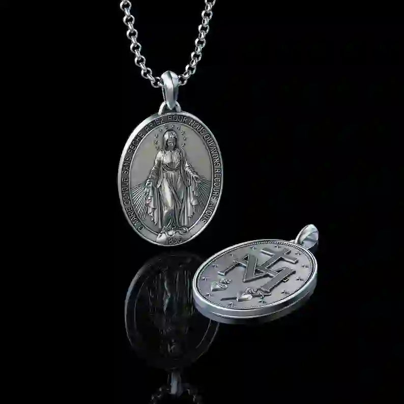 Collar de Joyería Religiosa con Dije de María en Plata Artesanal
