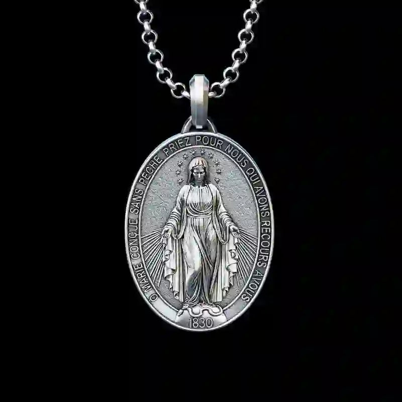 Collar de Joyería Religiosa con Dije de María en Plata Artesanal