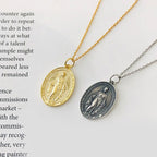 Collar de Joyería Religiosa con Dije de María en Plata Artesanal