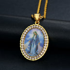 Collar con Pintura de la Virgen María: Joyería de Ícono Religioso