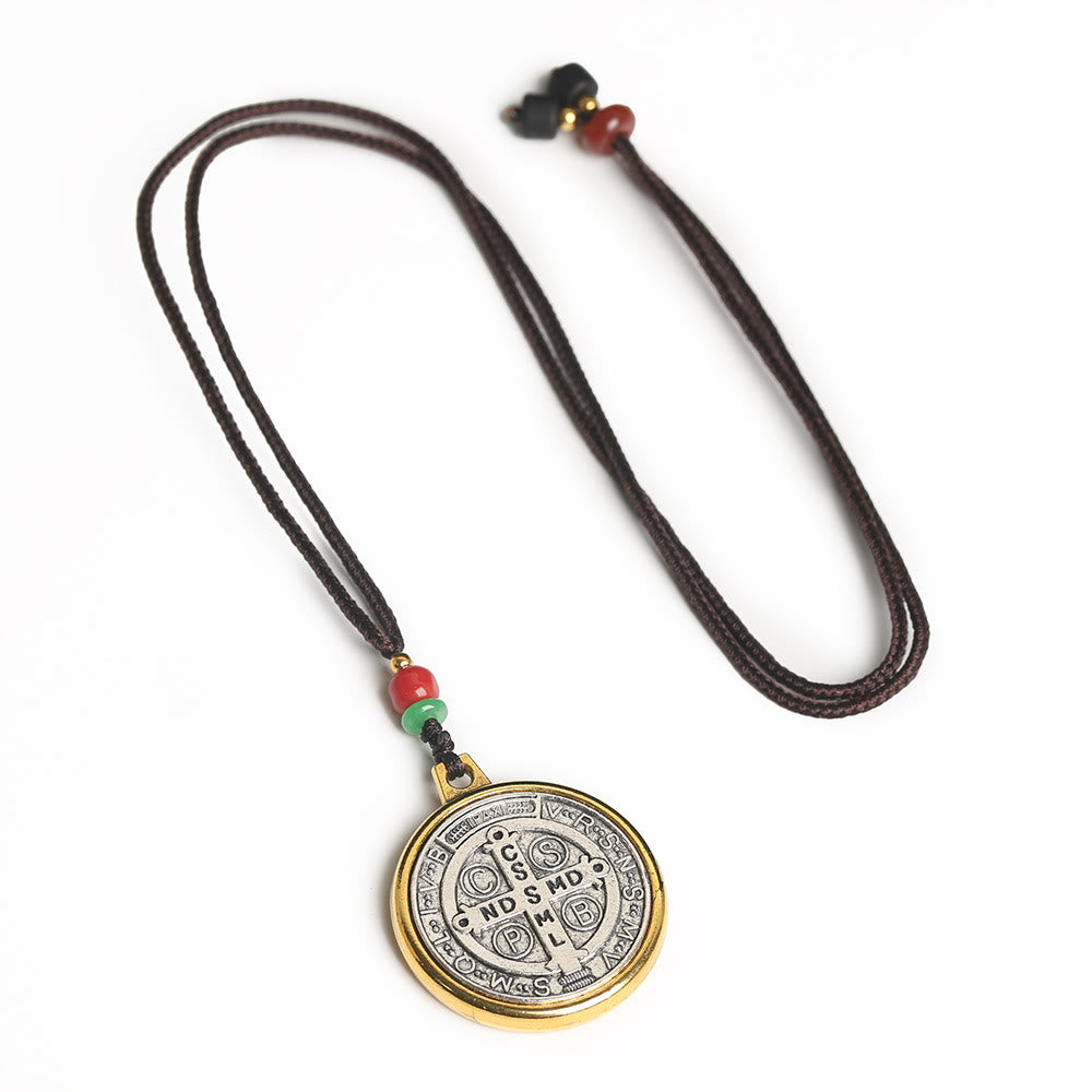 Collar Amuleto Clásico con Medallón de San Benito